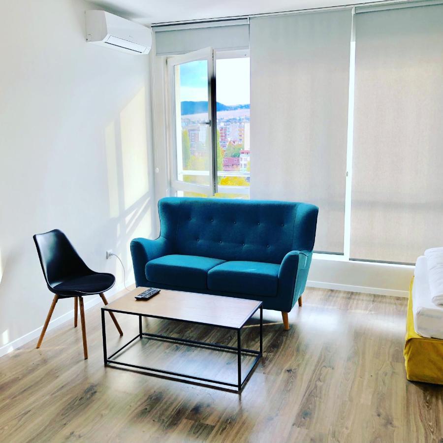 Turquoise And Magenta Apartment София Экстерьер фото